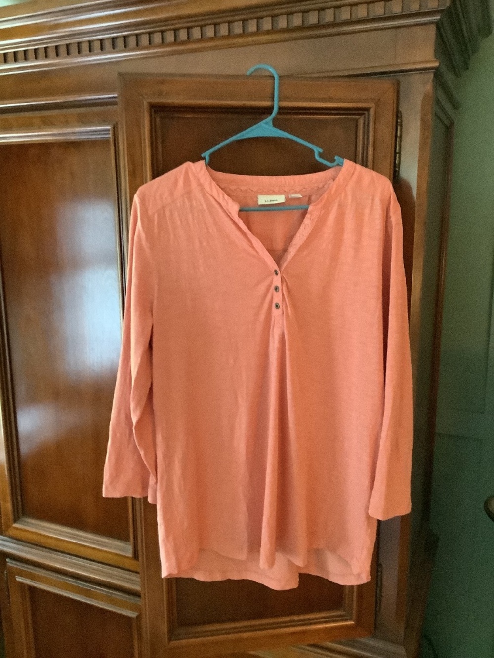 L.L. Bean 3/4 sleeve v neck henley top size L